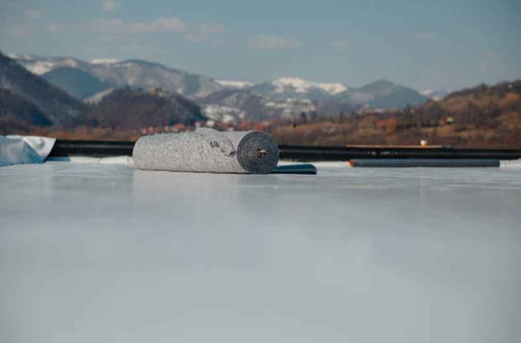 How A Silicone Roof Coating Benefits Your Flat Roofing System